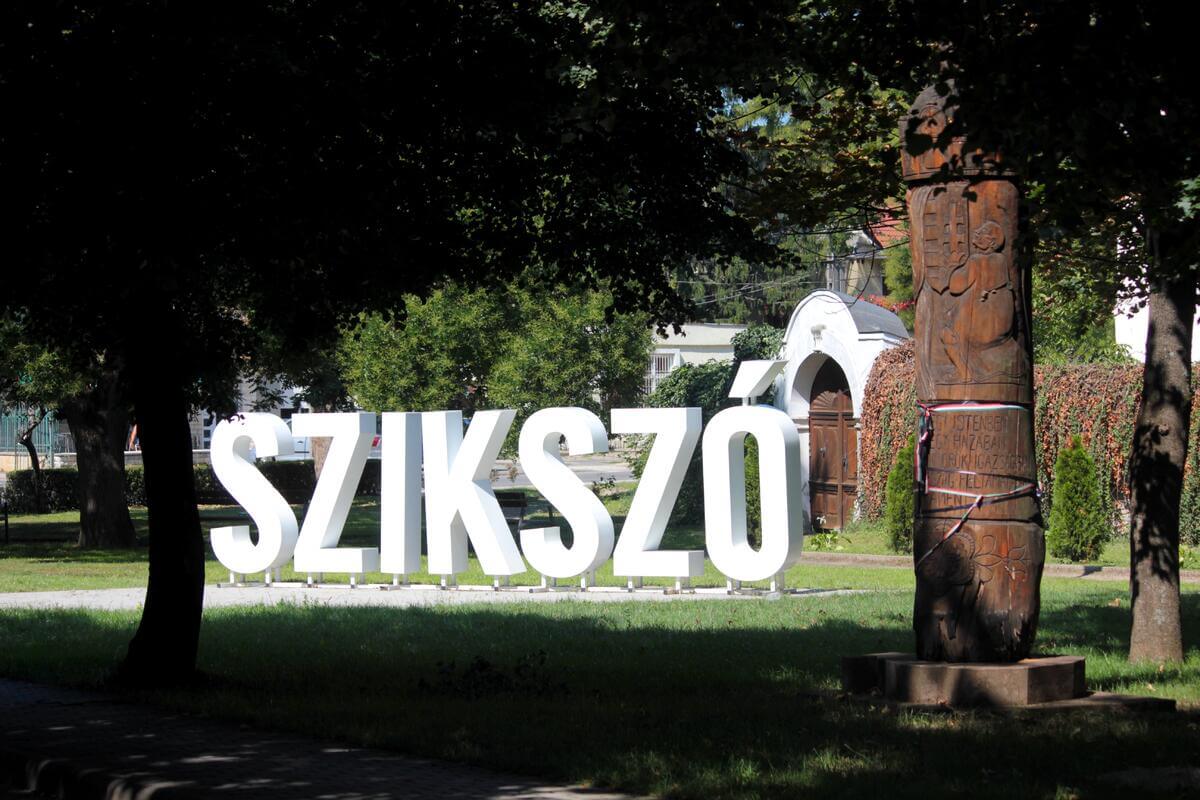 szikszó